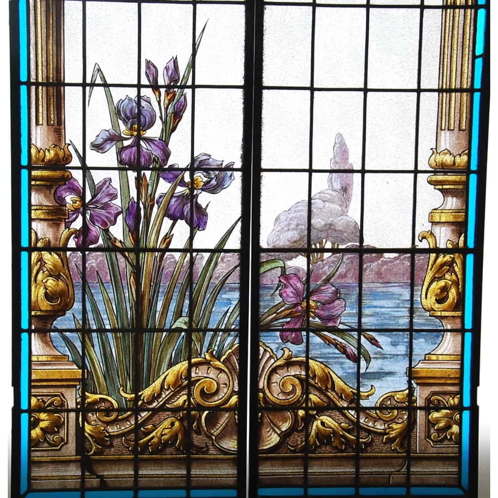 PAIRE DE VITRAUX AUX IRIS | Biron PAIRE DE VITRAUX AUX IRIS