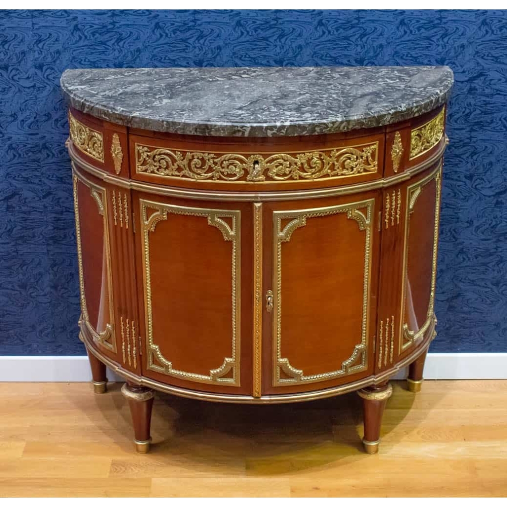Buffet demi-lune de style Louis XVI. | Biron Buffet demi-lune de style Louis XVI.