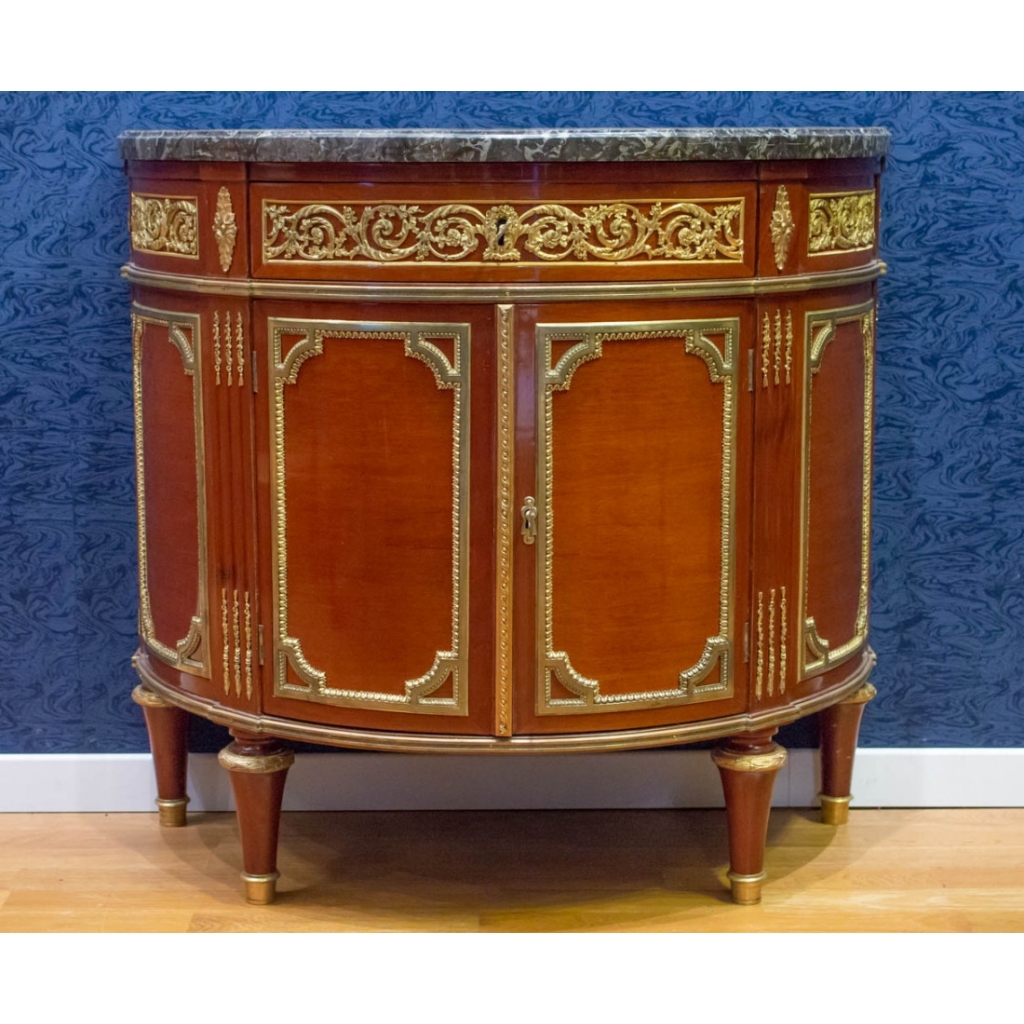 Buffet demi-lune de style Louis XVI. | Biron Buffet demi-lune de style Louis XVI.