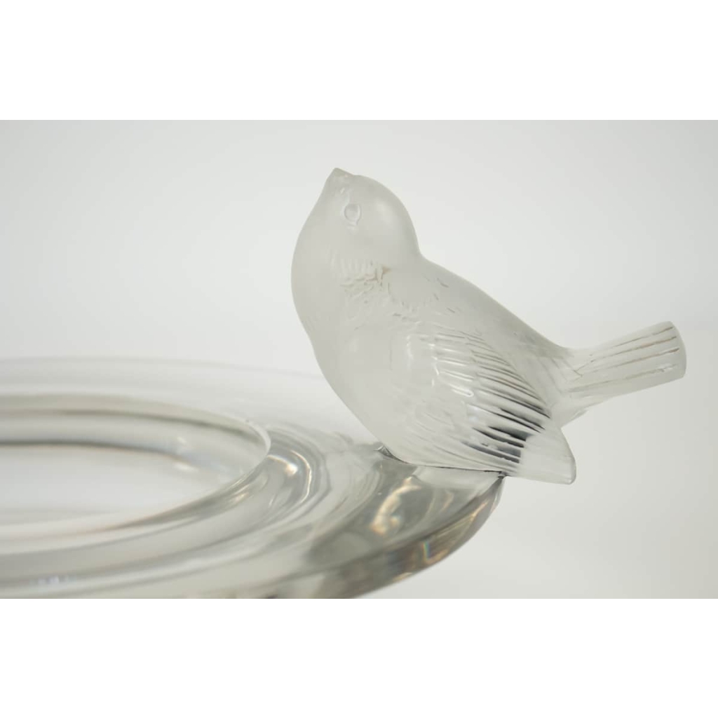 R lalique Coupe «Deux moineaux moqueurs» (1930). | Biron R lalique Coupe «Deux moineaux moqueurs» (1930).