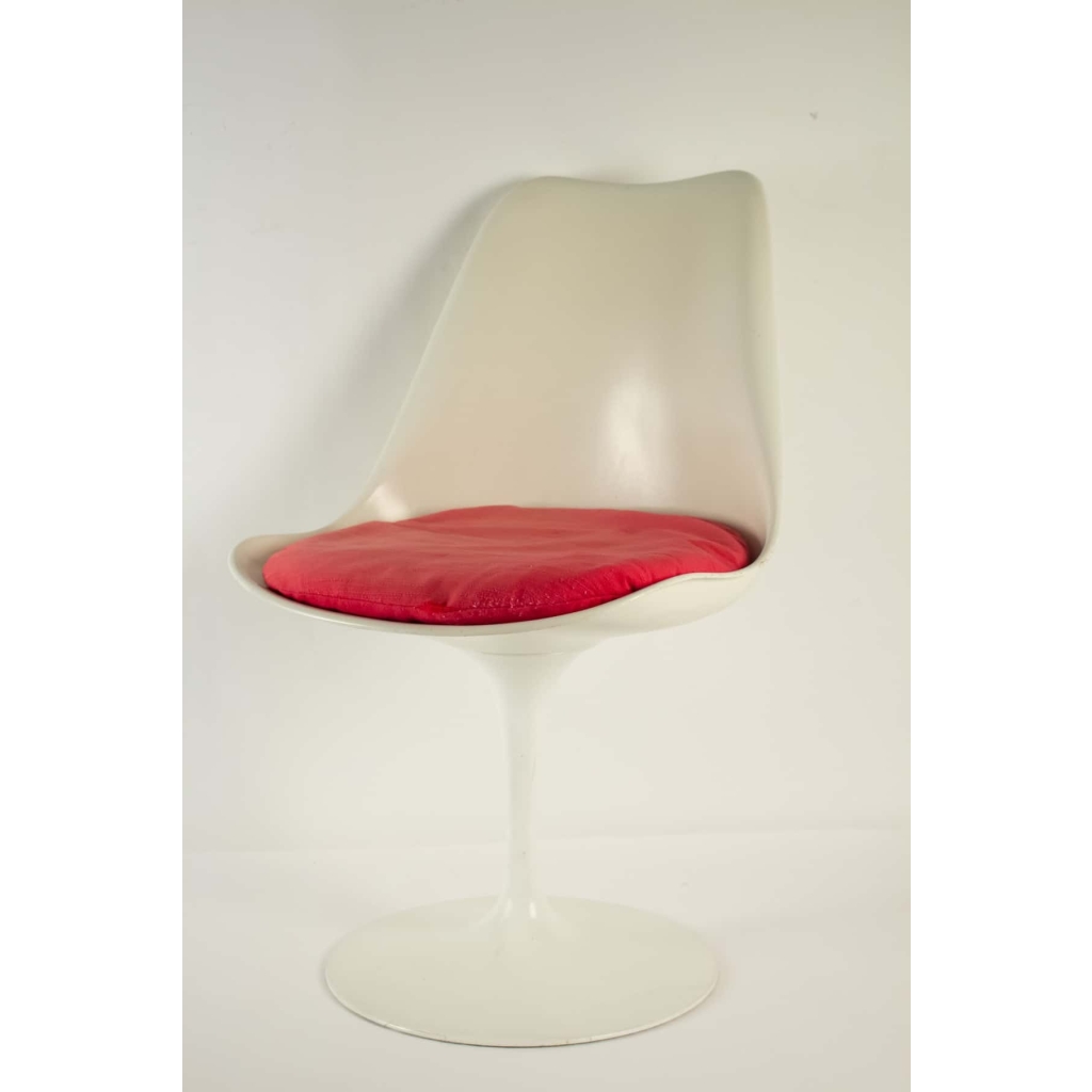 Eero SAARINEN (1910-1961) et Edition KNOLL 7 chaises modèle tulipe