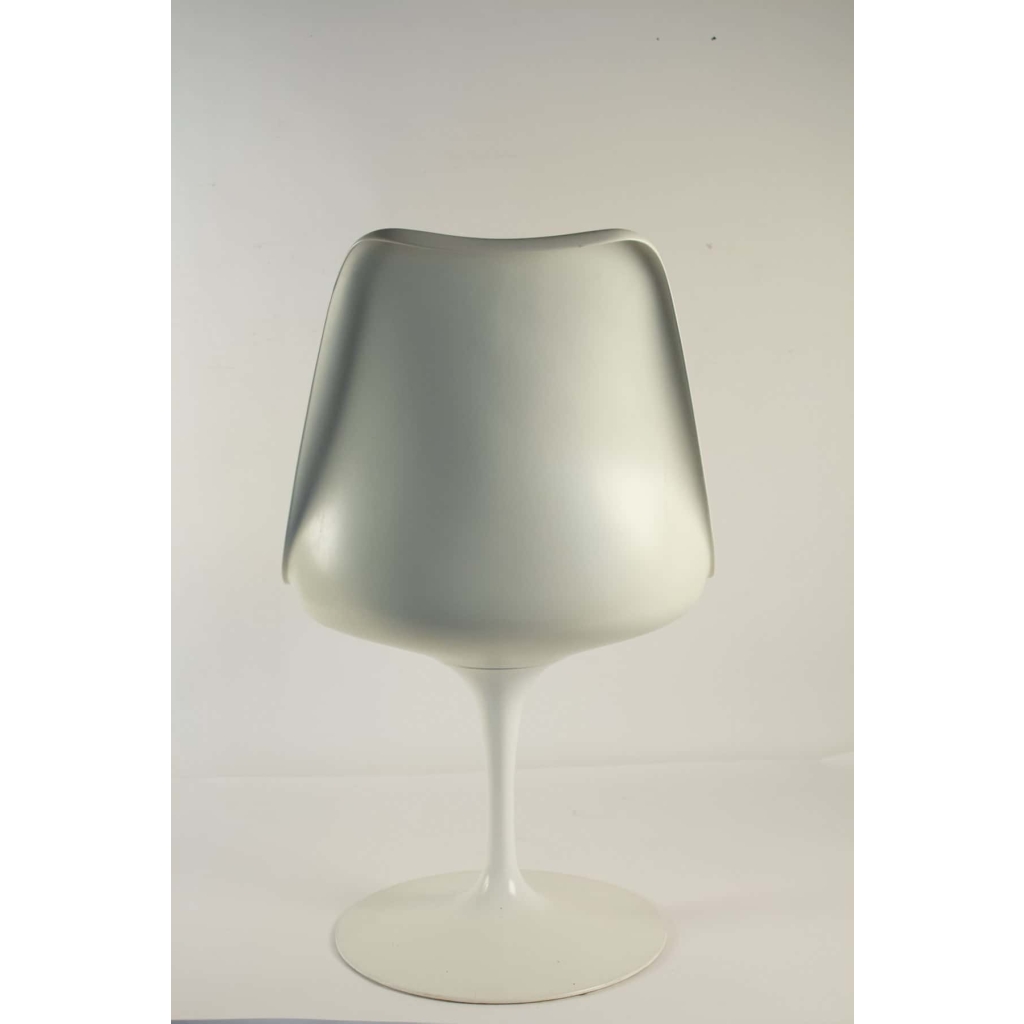 Eero SAARINEN (1910-1961) et Edition KNOLL 7 chaises modèle tulipe