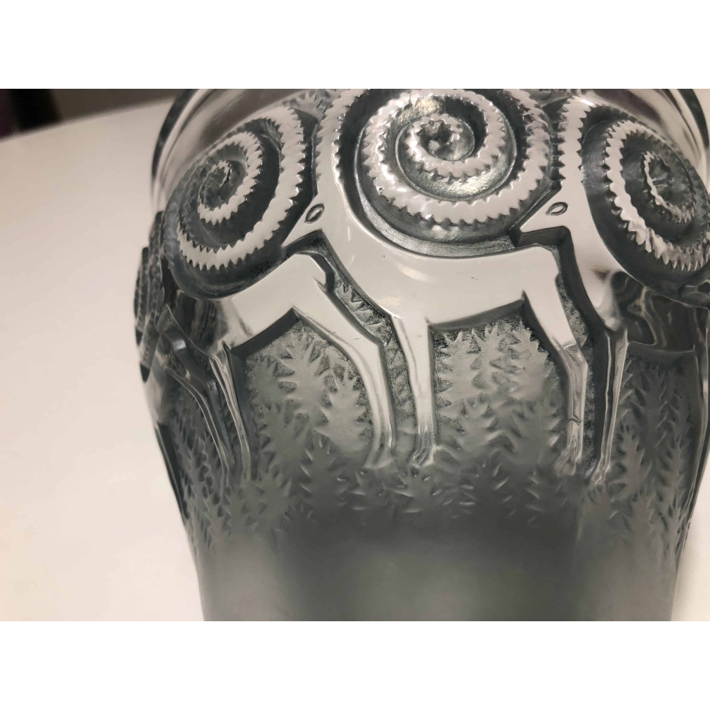 René LALIQUE (1860 – 1945) Vase « Rennes » – 1933 | Biron René LALIQUE (1860 - 1945) Vase "Rennes" - 1933