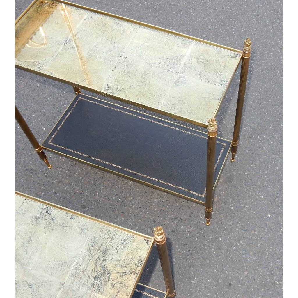 1950/70′ Paire De Bouts De Canapé Rectangulaires Maison Bagués Laiton et Bronze Plateaux Feuilles d or Fixées Sous Verre et Avec Flammes Olympiques 64 X 29 cm | Biron 1950/70' Paire De Bouts De Canapé Rectangulaires Maison Bagués Laiton et Bronze Plateaux Feuilles d or Fixées Sous Verre et Avec Flammes Olympiques 64 X 29 cm