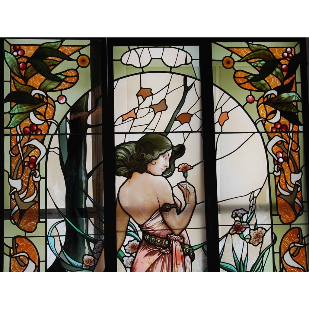 VITRAUX ART NOUVEAU FEMME AUX OEILLETS | Biron VITRAUX ART NOUVEAU FEMME AUX OEILLETS