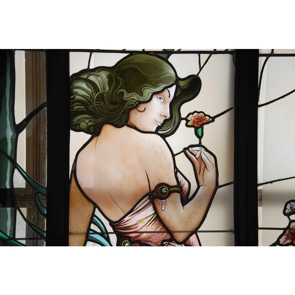 VITRAUX ART NOUVEAU FEMME AUX OEILLETS | Biron VITRAUX ART NOUVEAU FEMME AUX OEILLETS