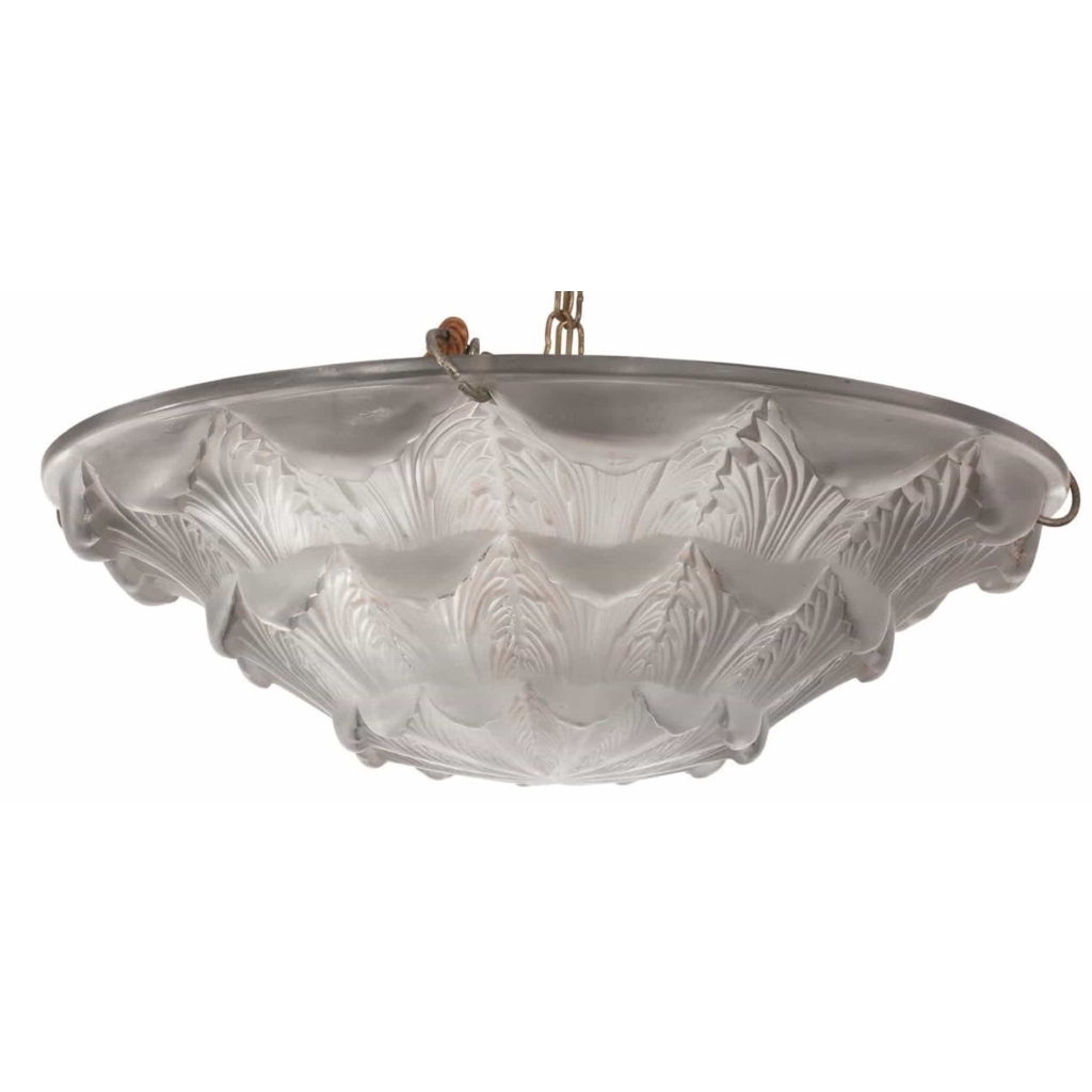 RENE LALIQUE (1860-1945RENE LALIQUE (1860-1945) Plafonnier «Gaillon» dit aussi «Acanthes» | Biron |||