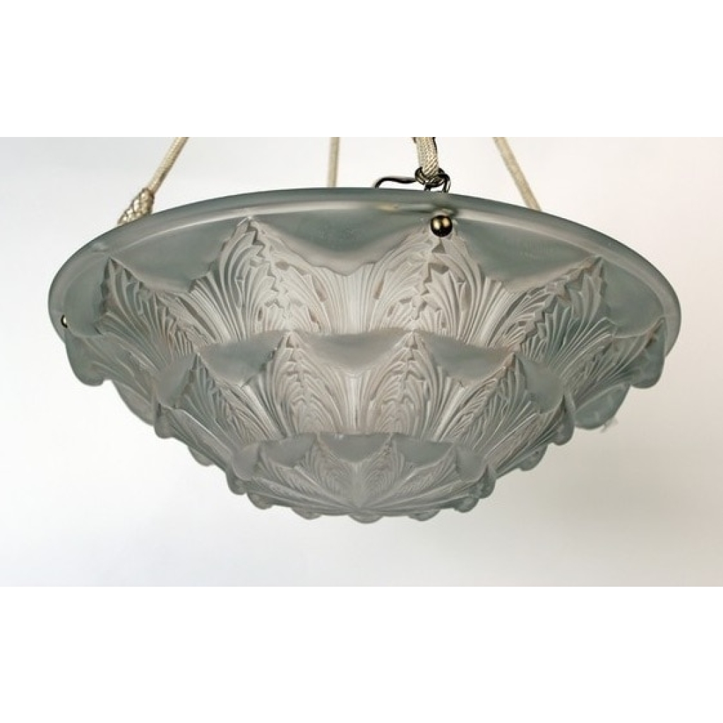 RENE LALIQUE (1860-1945RENE LALIQUE (1860-1945) Plafonnier «Gaillon» dit aussi «Acanthes» | Biron RENE LALIQUE (1860-1945RENE LALIQUE (1860-1945) Plafonnier «Gaillon» dit aussi «Acanthes»