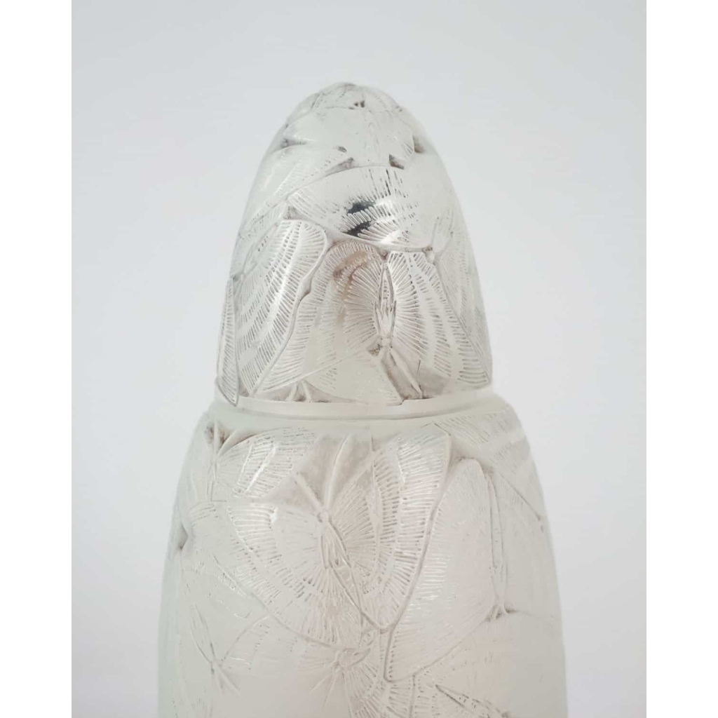 RENE LALIQUE «Papillons» – Brûle-parfum en verre opalescent 1920 | Biron RENE LALIQUE «Papillons» - Brûle-parfum en verre opalescent 1920