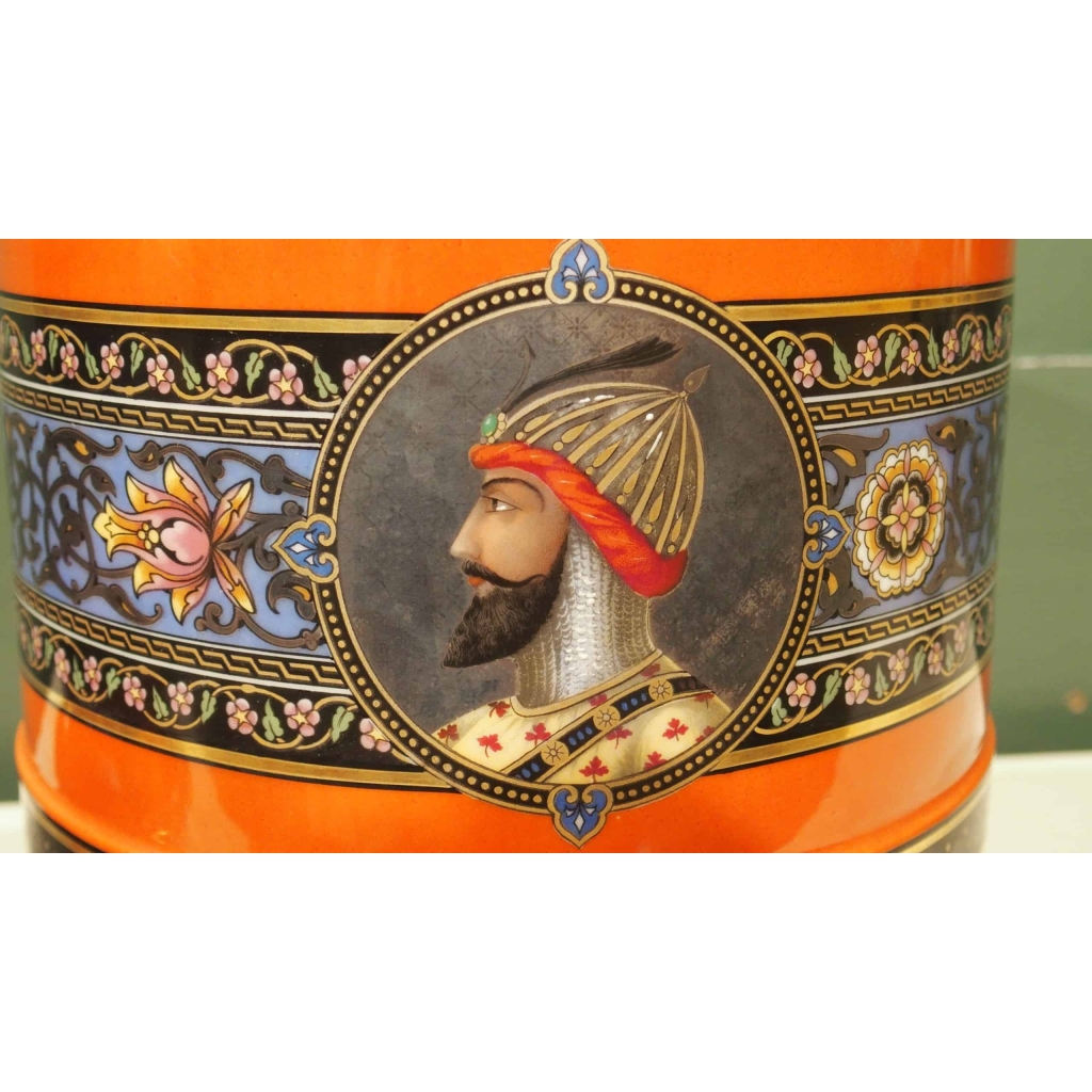 Paire de jardinières en porcelaine de Paris.