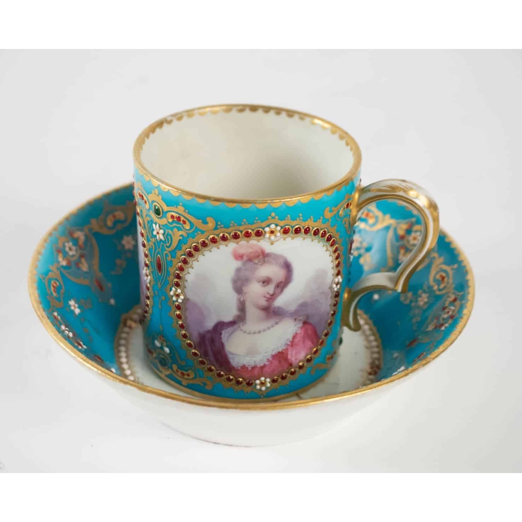 Paire grandes tasses Louis XIV et Louis XV | Biron Paire grandes tasses Louis XIV et Louis XV
