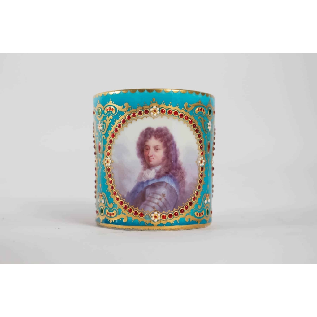 Paire grandes tasses Louis XIV et Louis XV | Biron Paire grandes tasses Louis XIV et Louis XV
