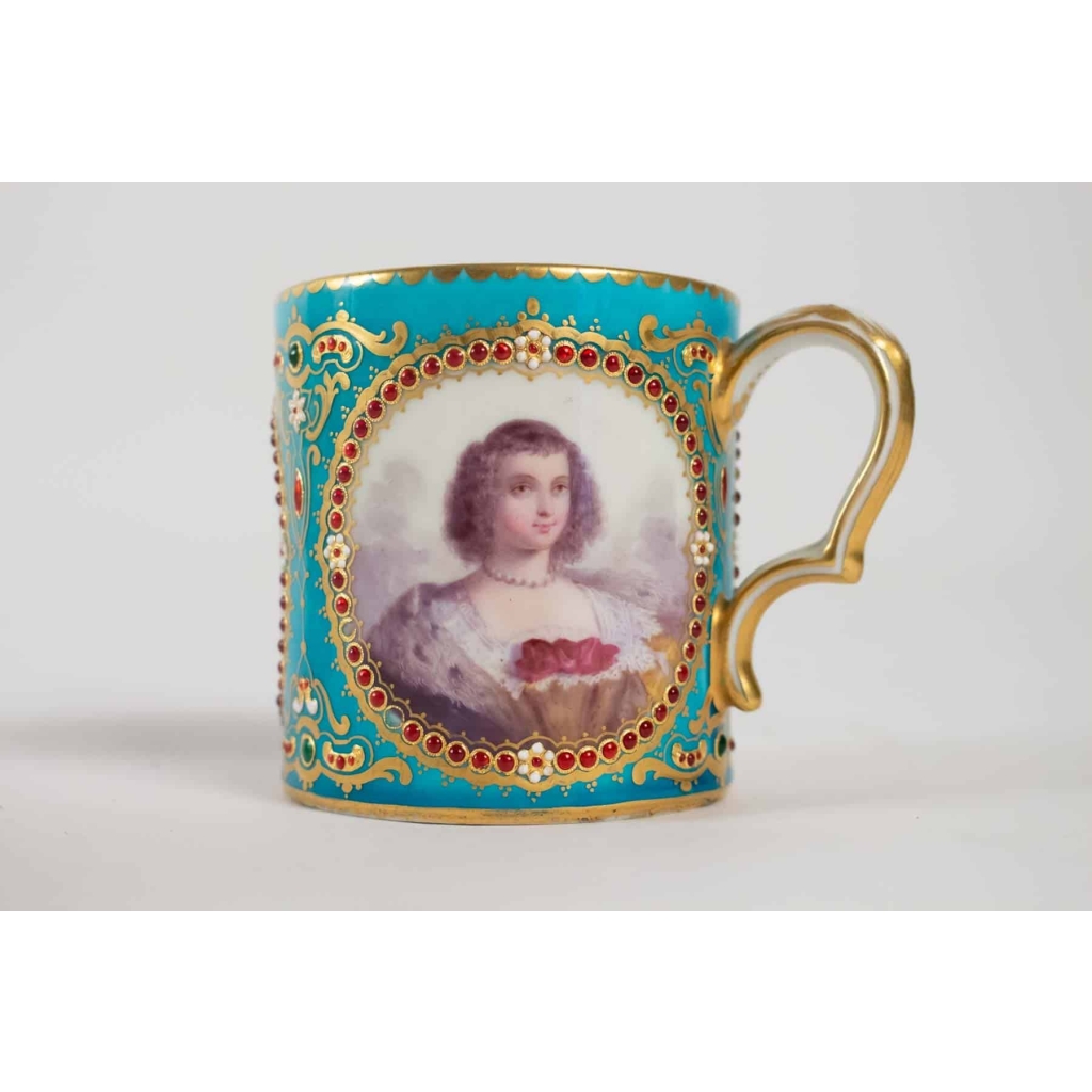 Paire grandes tasses Louis XIV et Louis XV | Biron Paire grandes tasses Louis XIV et Louis XV
