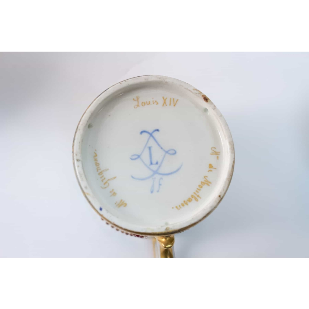 Paire grandes tasses Louis XIV et Louis XV | Biron Paire grandes tasses Louis XIV et Louis XV