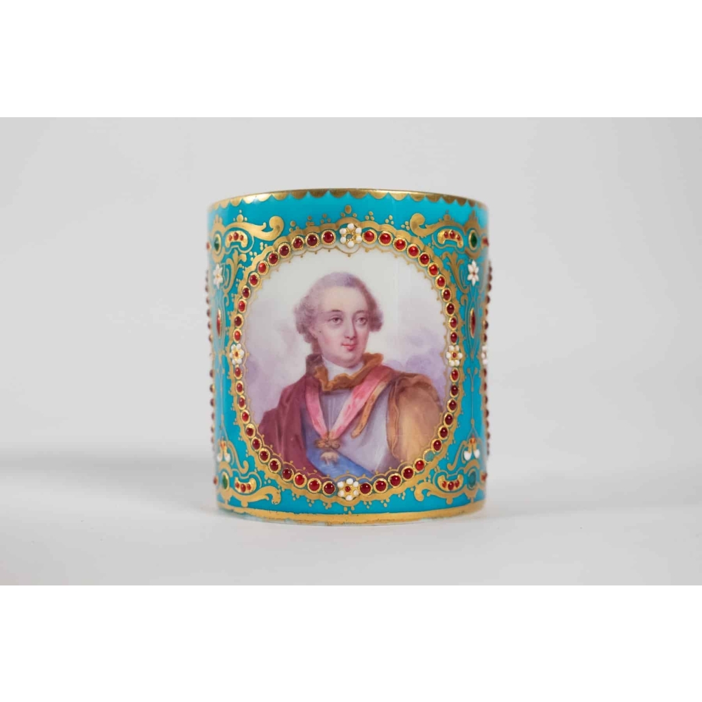 Paire grandes tasses Louis XIV et Louis XV | Biron Paire grandes tasses Louis XIV et Louis XV