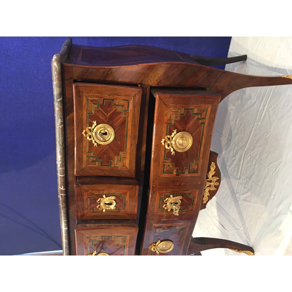 Commode d’époque Louis en placage de noyer | Biron Commode d'époque Louis en placage de noyer