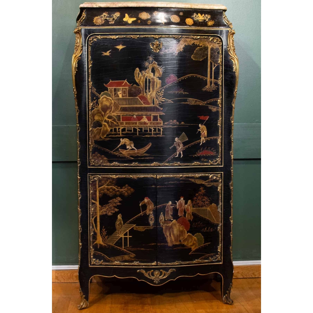 Secrétaire en laque de style Louis XV. 2
