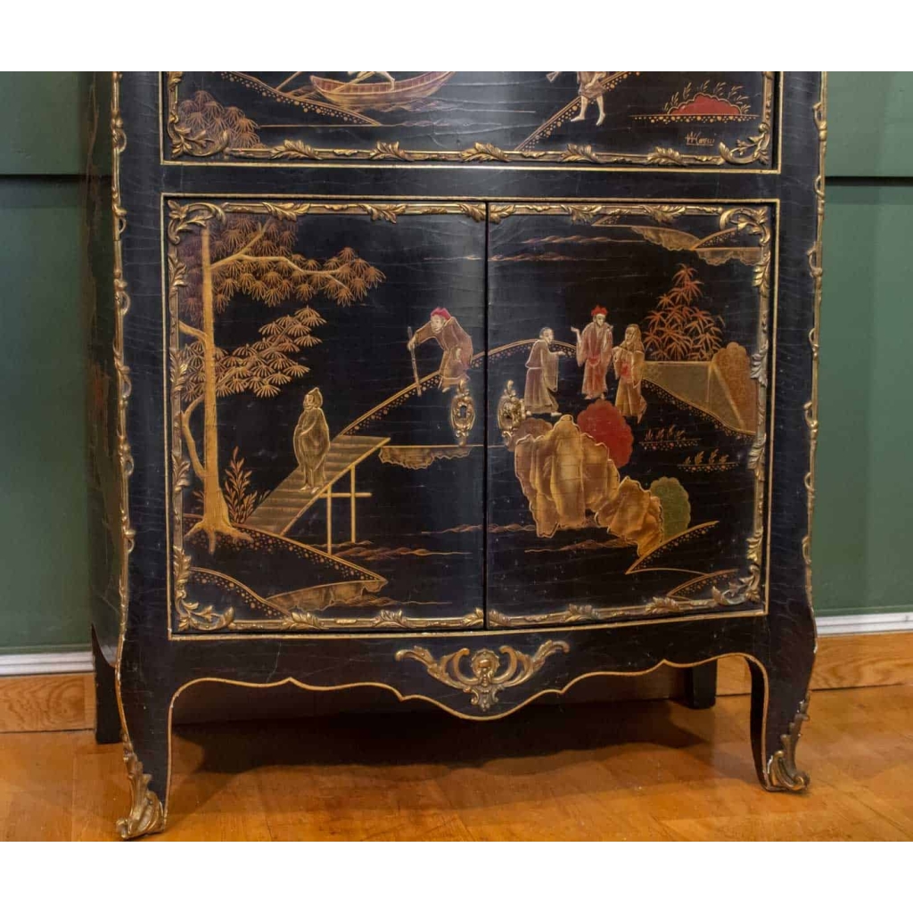 Secrétaire en laque de style Louis XV. 4