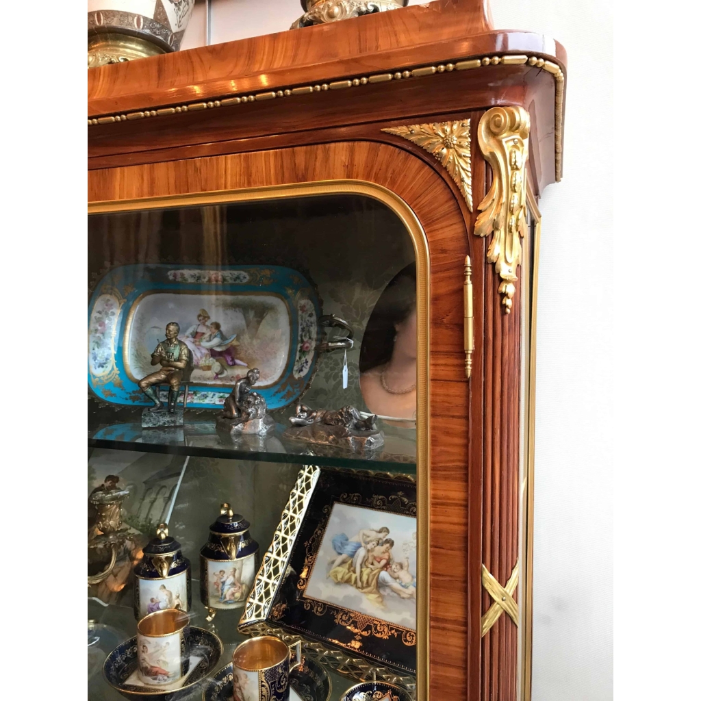 Bibliothèque vitrée de style transition et d’époque XIXème en marqueterie et bronzes dorés. Réf: 174. | Biron Bibliothèque vitrée de style transition et d'époque XIXème en marqueterie et bronzes dorés. Réf: 174.