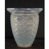 RENÉ LALIQUE Vase « Guirlandes » Opalescent – | Biron RENÉ LALIQUE Vase "Guirlandes" Opalescent -