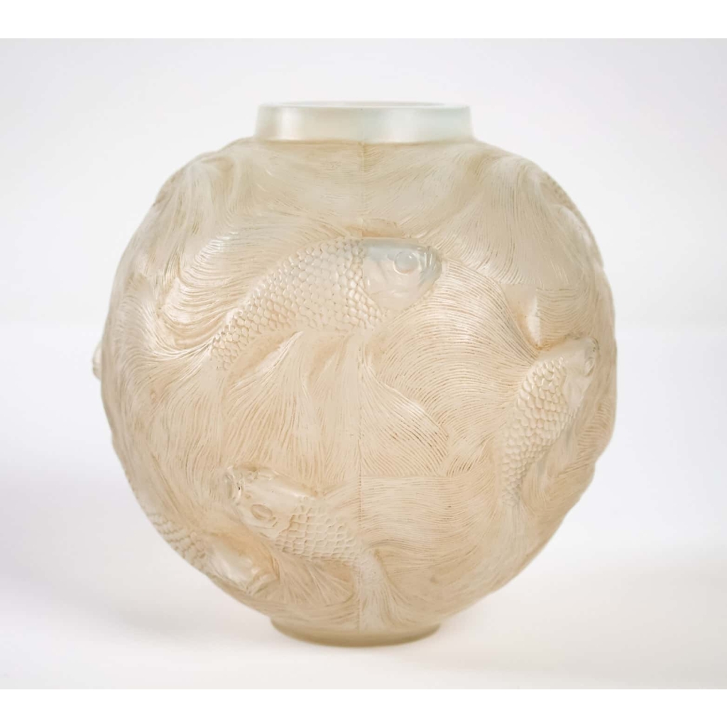 Rene Lalique 0palescent Vase « Formose ». | Biron |||||