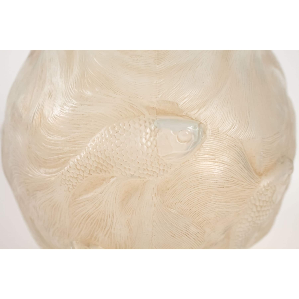 Rene Lalique 0palescent Vase « Formose ». | Biron Rene Lalique 0palescent Vase "Formose".