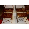 1970′ Paire de Séries de 3 Tables Gigognes Style Maison Bagués Decor Bambou en Bronze Doré Plateaux avec Laque de Chine Rouge Decor de Paysage Avec Oiseau | Biron 1970' Paire de Séries de 3 Tables Gigognes Style Maison Bagués Decor Bambou en Bronze Doré Plateaux avec Laque de Chine Rouge Decor de Paysage Avec Oiseau