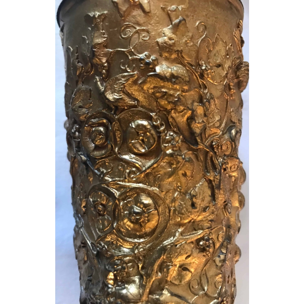 Tête à tête à bière en laiton repoussé. Réf: 184. | Biron Tête à tête à bière en laiton repoussé. Réf: 184.