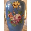 Pot couvert en porcelaine bleu clair, à décor de scènes galantes. Réf: 163. | Biron Pot couvert en porcelaine bleu clair, à décor de scènes galantes. Réf: 163.
