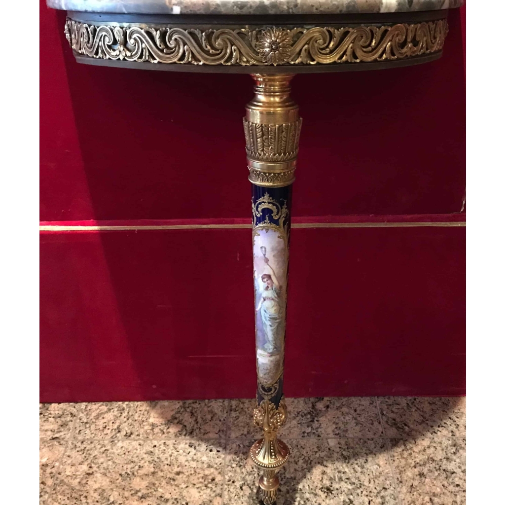 Console en porcelaine de Sèvres. Réf: 332. | Biron ||||||