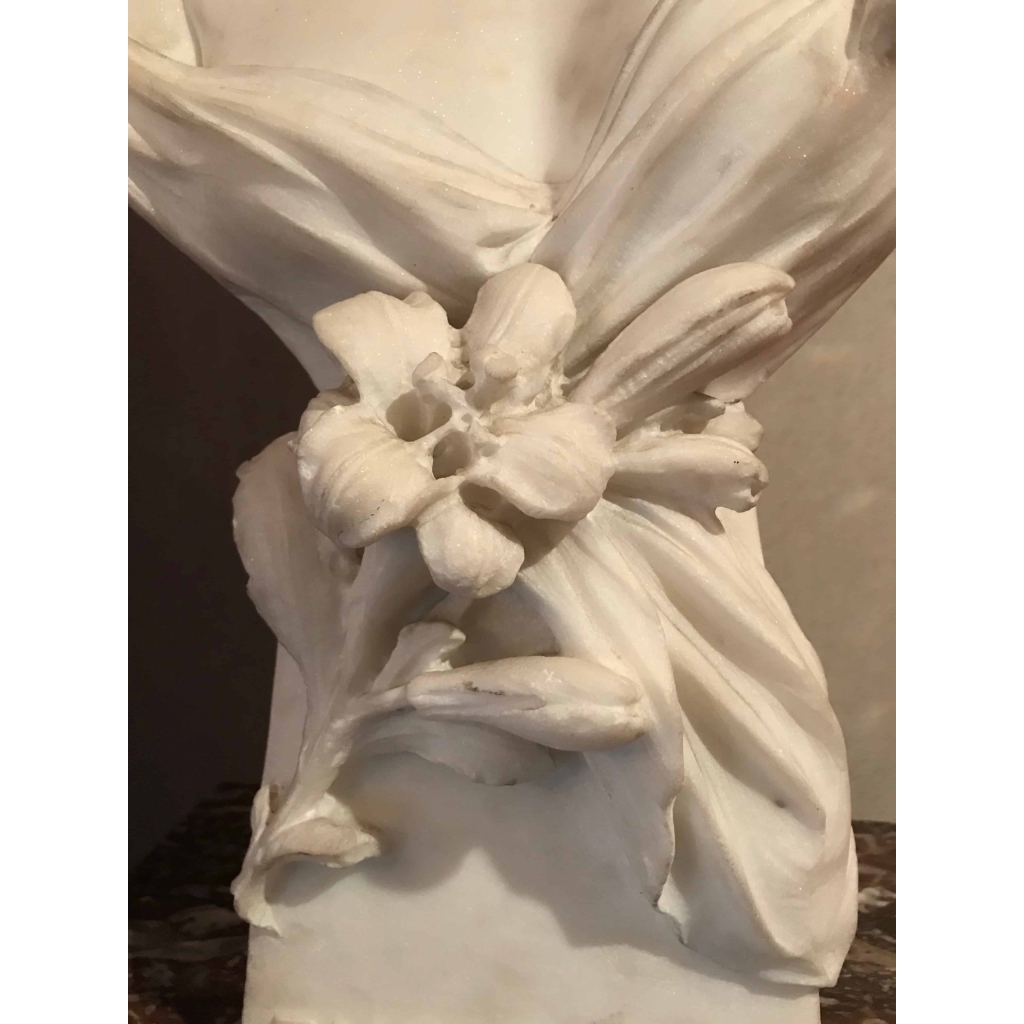 Buste de jeune femme en marbre blanc, intitulé, « la modestie » Italie. Réf: 145. | Biron Buste de jeune femme en marbre blanc, intitulé, "la modestie" Italie. Réf: 145.