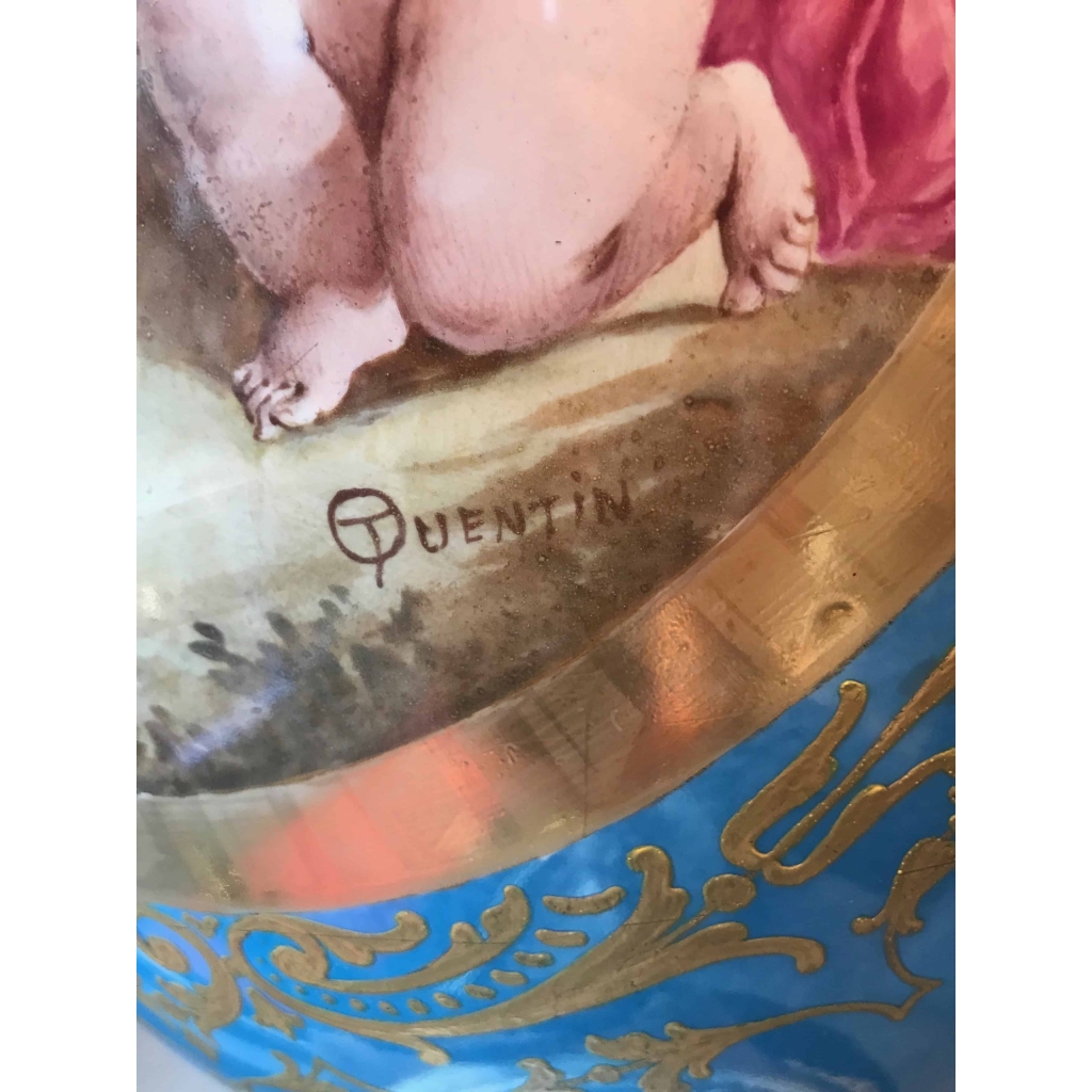 Importante paire de vases de Sèvres, bleu clair et bronzes dorés. Réf: 199. | Biron Importante paire de vases de Sèvres, bleu clair et bronzes dorés. Réf: 199.