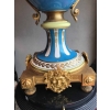 Importante paire de vases de Sèvres, bleu clair et bronzes dorés. Réf: 199. | Biron Importante paire de vases de Sèvres, bleu clair et bronzes dorés. Réf: 199.