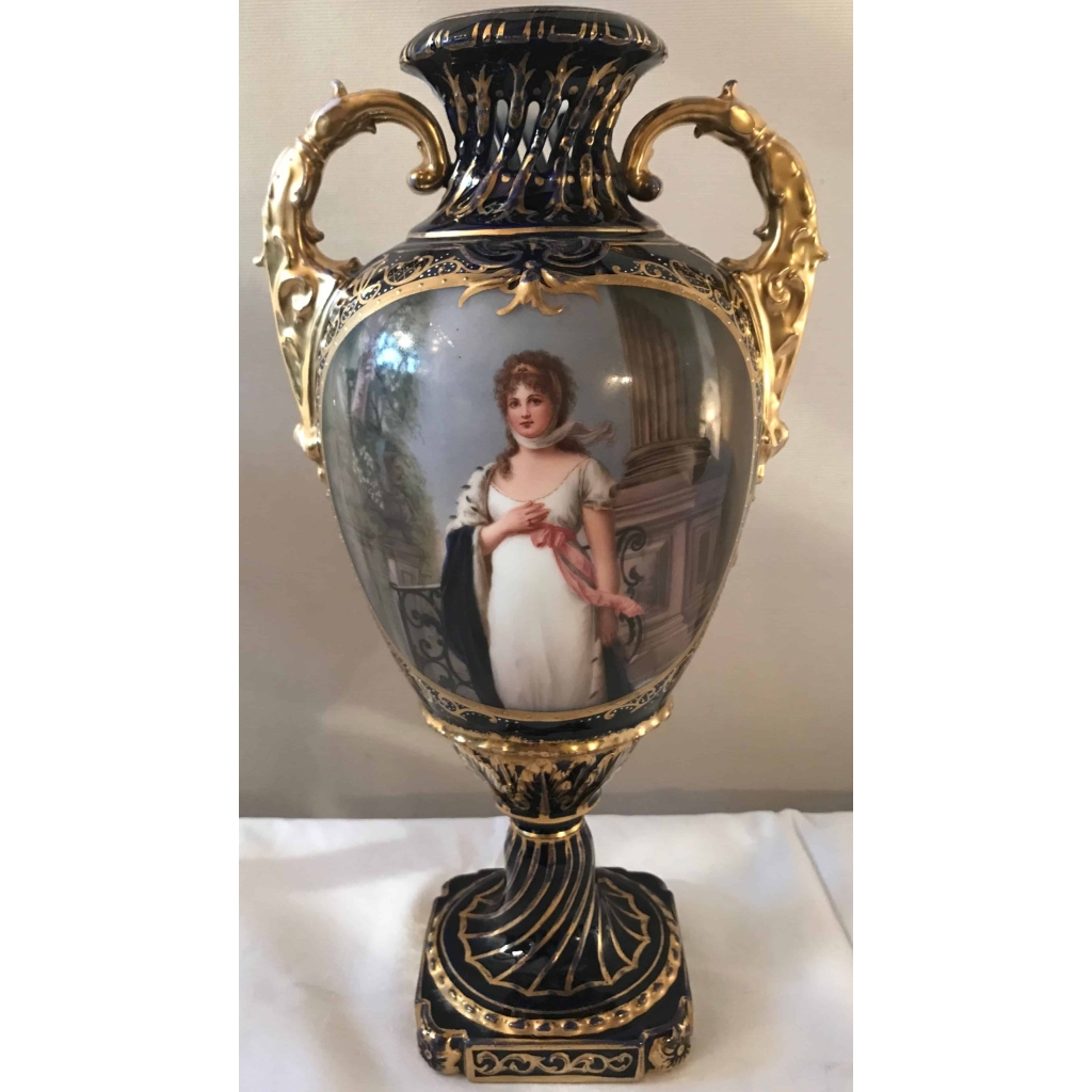 Vase en porcelaine, bleu de Sèvres et bronze doré. Réf: 287. | Biron |||||