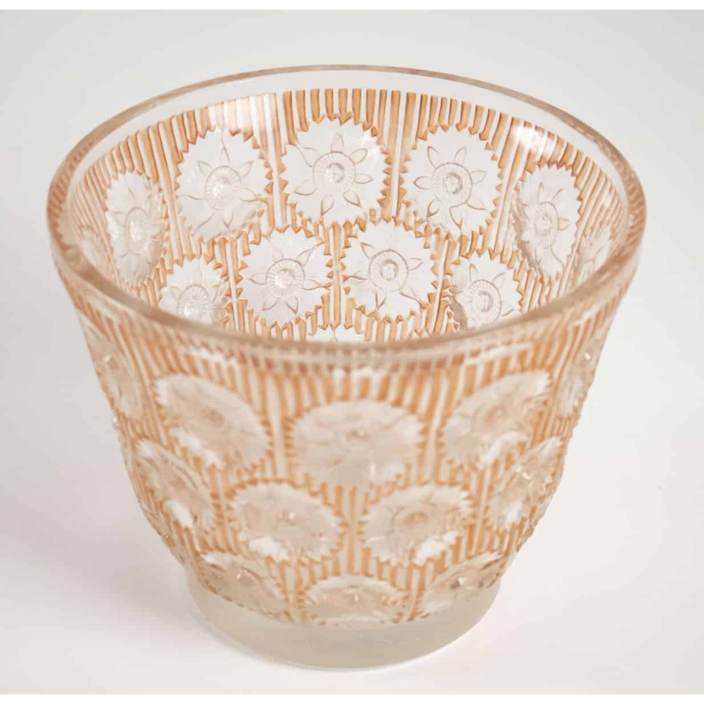 René LALIQUE (1860-1945) Vase " Edelweiss ".