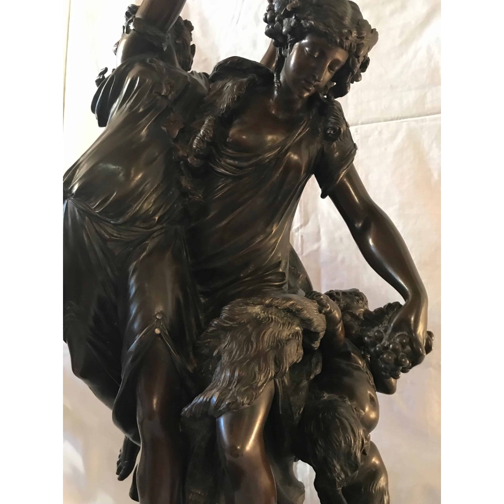Bronze à patine brune, sur socle de marbre noir, la jeune femme au tambourin. D’après Clodion. Réf: Charles 14. | Biron Bronze à patine brune, sur socle de marbre noir, la jeune femme au tambourin. D'après Clodion. Réf: Charles 14.