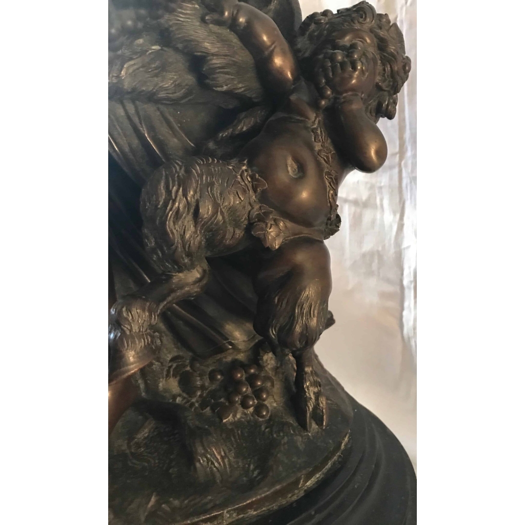Bronze à patine brune, sur socle de marbre noir, la jeune femme au tambourin. D’après Clodion. Réf: Charles 14. | Biron Bronze à patine brune, sur socle de marbre noir, la jeune femme au tambourin. D'après Clodion. Réf: Charles 14.
