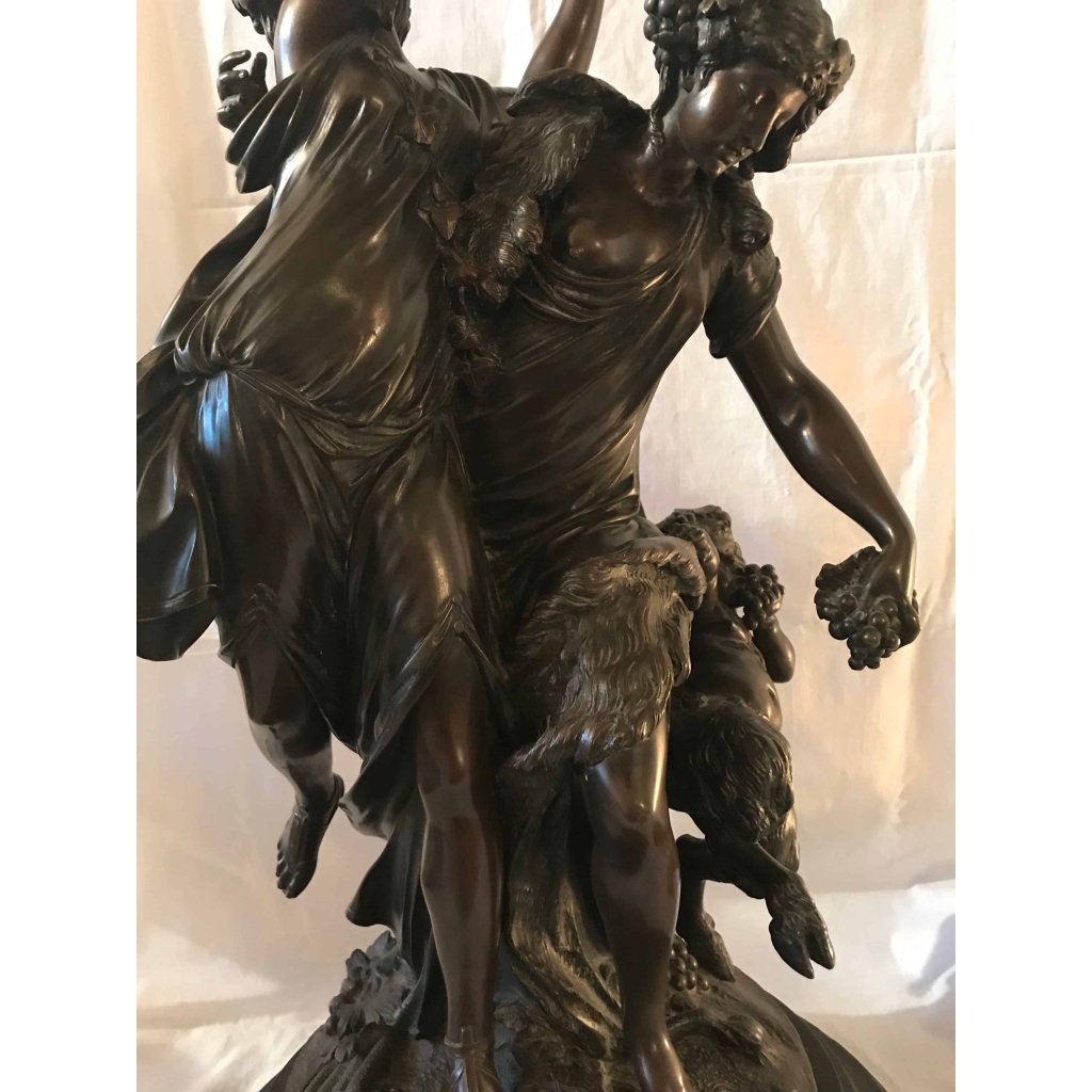 Bronze à patine brune, sur socle de marbre noir, la jeune femme au tambourin. D’après Clodion. Réf: Charles 14. | Biron Bronze à patine brune, sur socle de marbre noir, la jeune femme au tambourin. D'après Clodion. Réf: Charles 14.