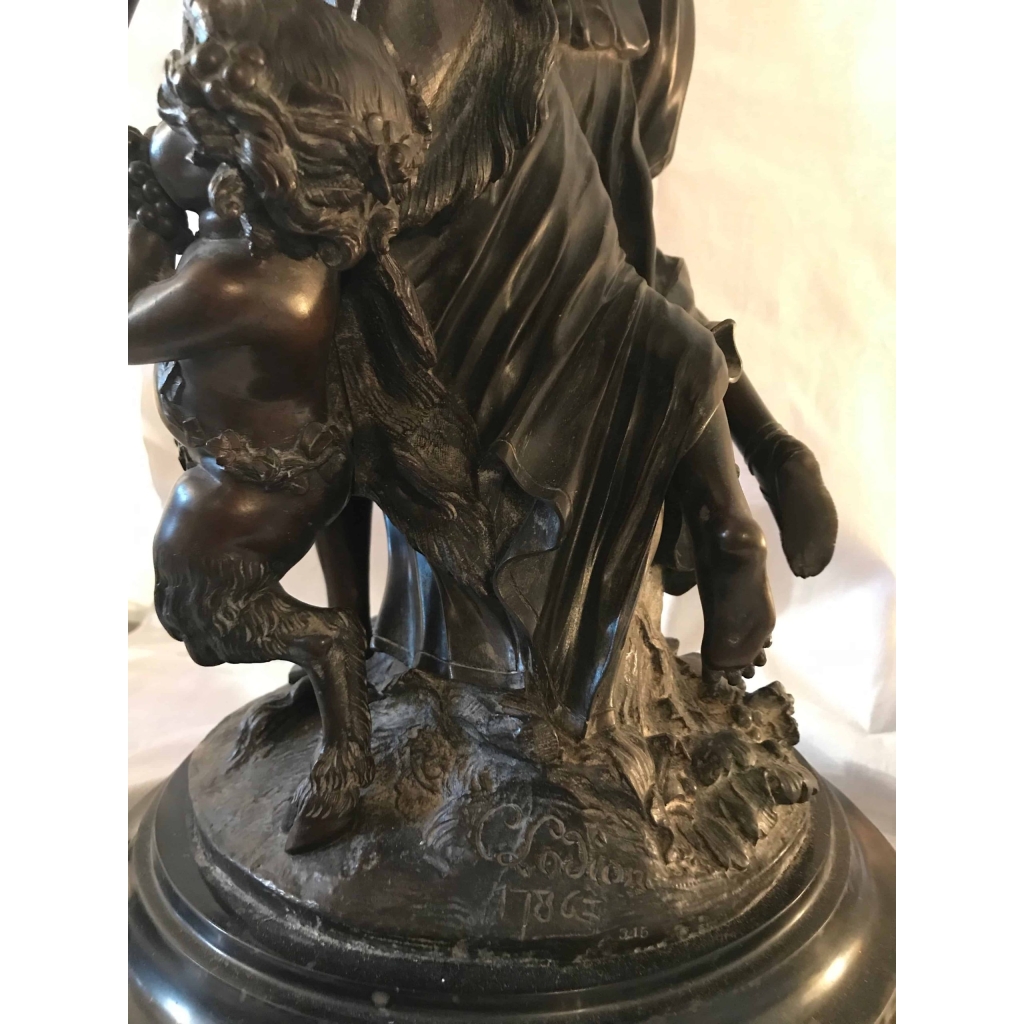 Bronze à patine brune, sur socle de marbre noir, la jeune femme au tambourin. D’après Clodion. Réf: Charles 14. | Biron Bronze à patine brune, sur socle de marbre noir, la jeune femme au tambourin. D'après Clodion. Réf: Charles 14.