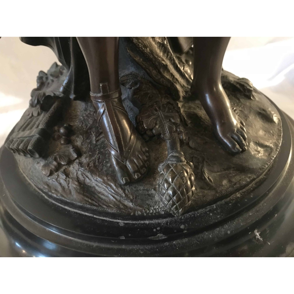 Bronze à patine brune, sur socle de marbre noir, la jeune femme au tambourin. D’après Clodion. Réf: Charles 14. | Biron Bronze à patine brune, sur socle de marbre noir, la jeune femme au tambourin. D'après Clodion. Réf: Charles 14.