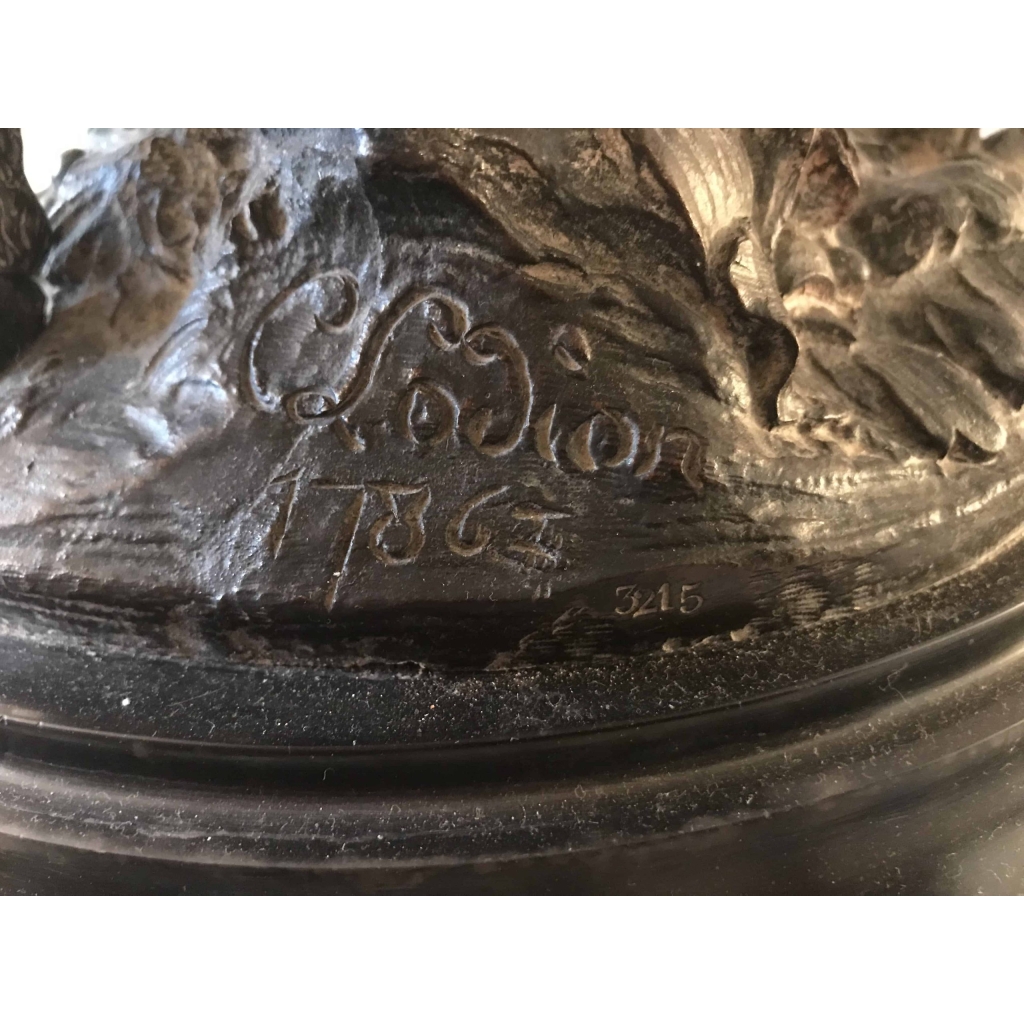 Bronze à patine brune, sur socle de marbre noir, la jeune femme au tambourin. D’après Clodion. Réf: Charles 14. | Biron Bronze à patine brune, sur socle de marbre noir, la jeune femme au tambourin. D'après Clodion. Réf: Charles 14.