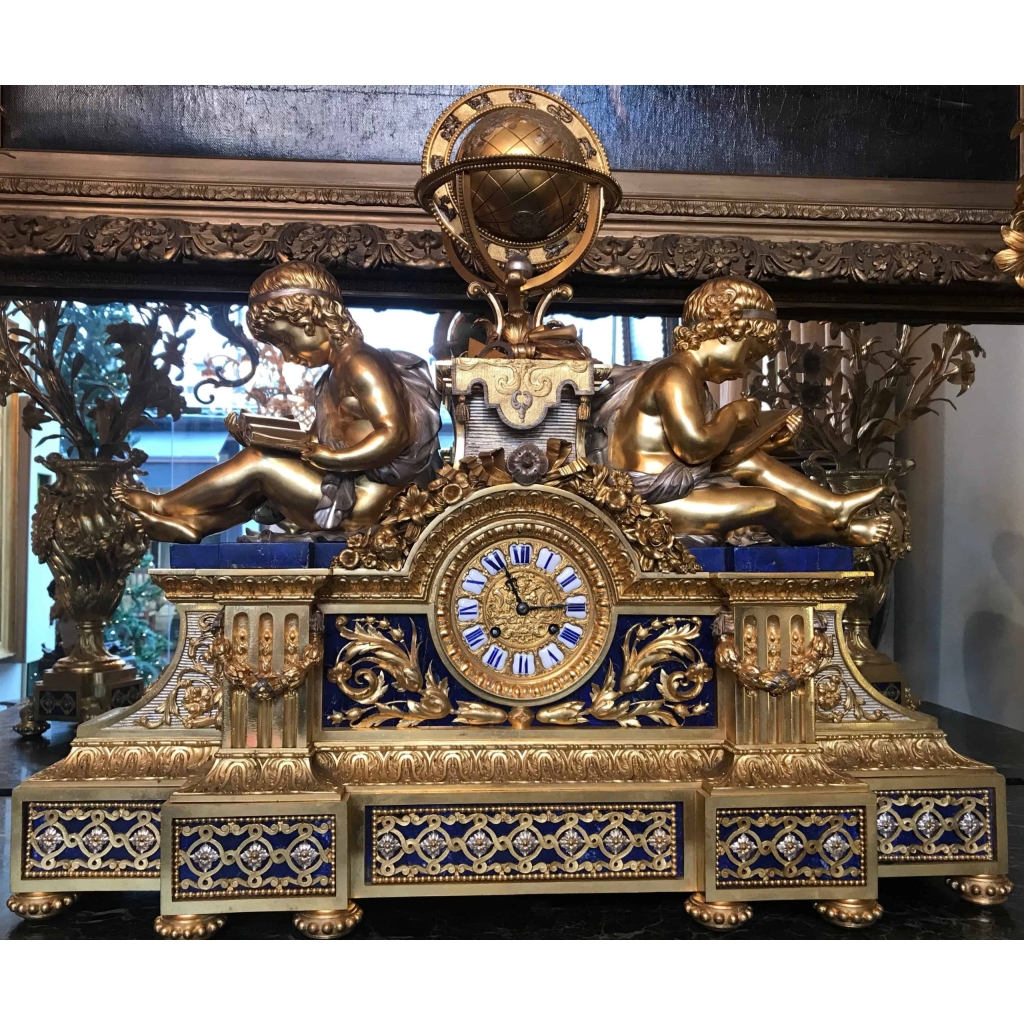Garniture, horloge et ses 2 candélabres en bronze doré et lapis-lazuli. Réf: 375. | Biron Garniture, horloge et ses 2 candélabres en bronze doré et lapis-lazuli. Réf: 375.