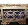 Garniture, horloge et ses 2 candélabres en bronze doré et lapis-lazuli. Réf: 375. | Biron Garniture, horloge et ses 2 candélabres en bronze doré et lapis-lazuli. Réf: 375.