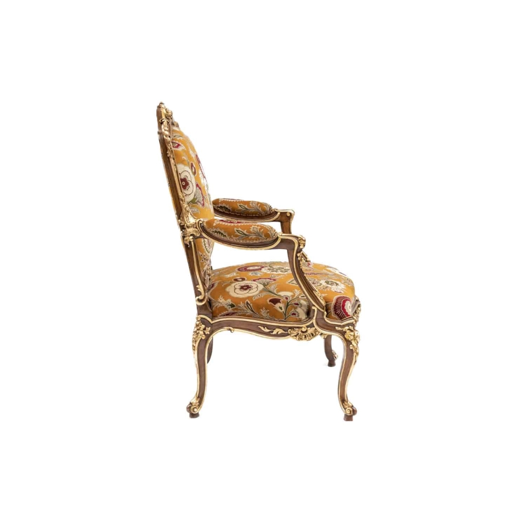 Paire de fauteuils à châssis style Louis XV, noyer rehauts or, vers 1950