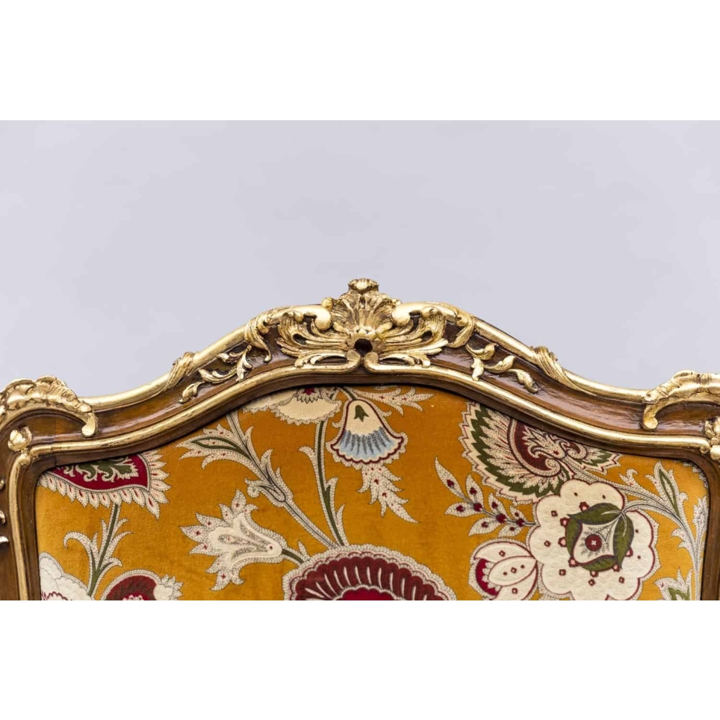 Paire de fauteuils à châssis style Louis XV, noyer rehauts or, vers 1950