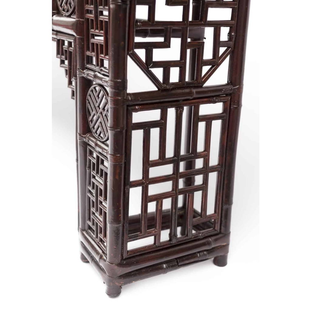 Grande console chinoise en bambou laqué rouge, fin XIXe siècle | Biron Grande console chinoise en bambou laqué rouge, fin XIXe siècle