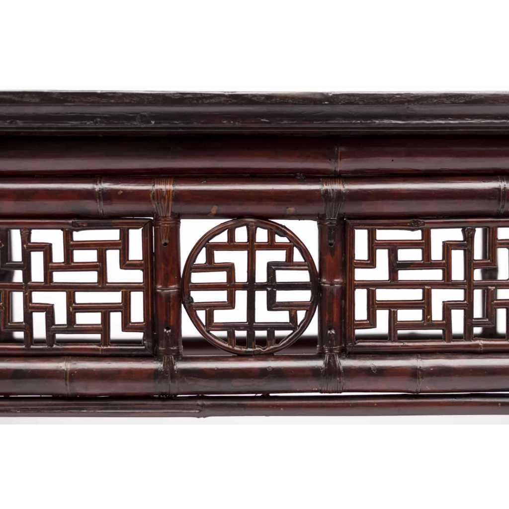 Grande console chinoise en bambou laqué rouge, fin XIXe siècle | Biron Grande console chinoise en bambou laqué rouge, fin XIXe siècle