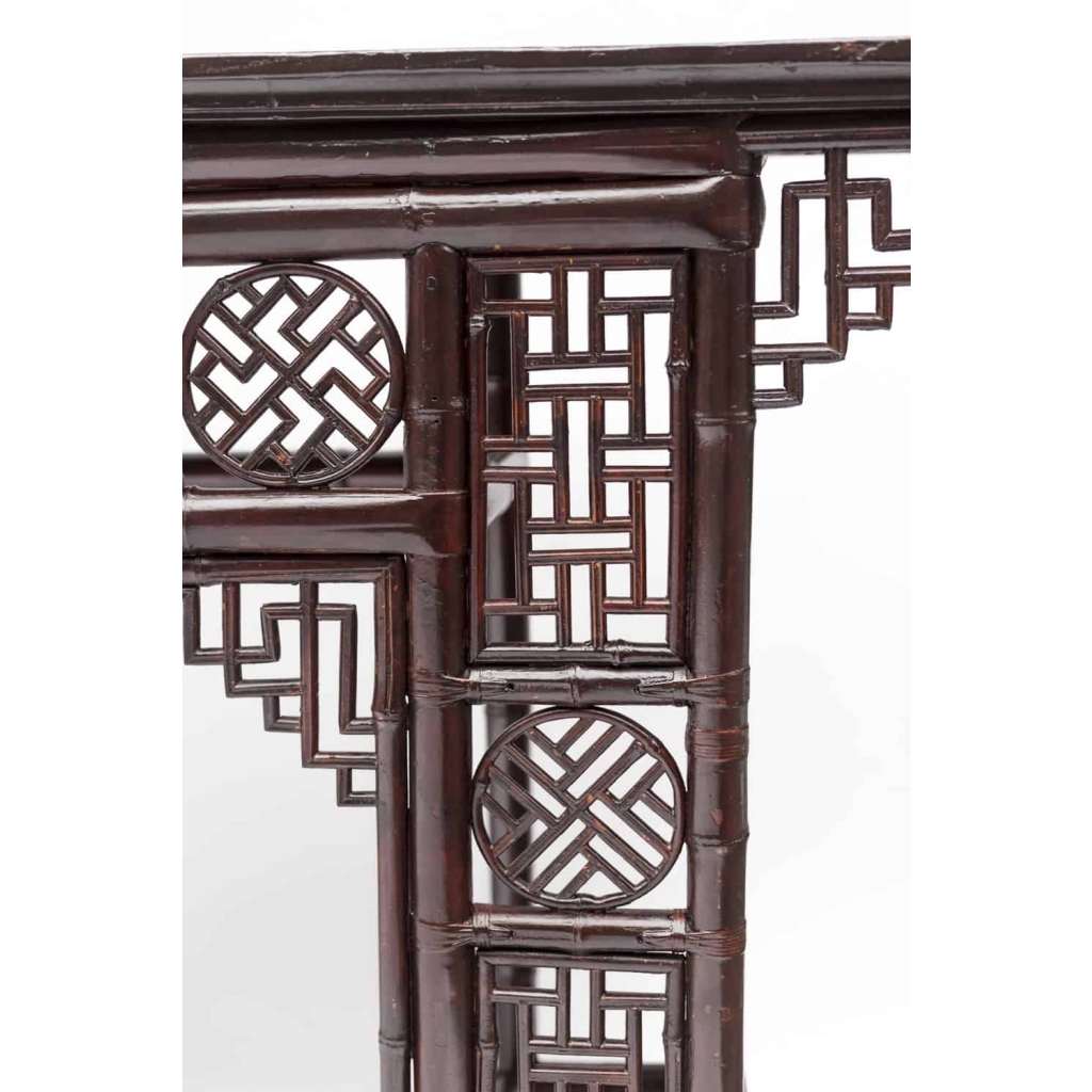 Grande console chinoise en bambou laqué rouge, fin XIXe siècle | Biron Grande console chinoise en bambou laqué rouge, fin XIXe siècle