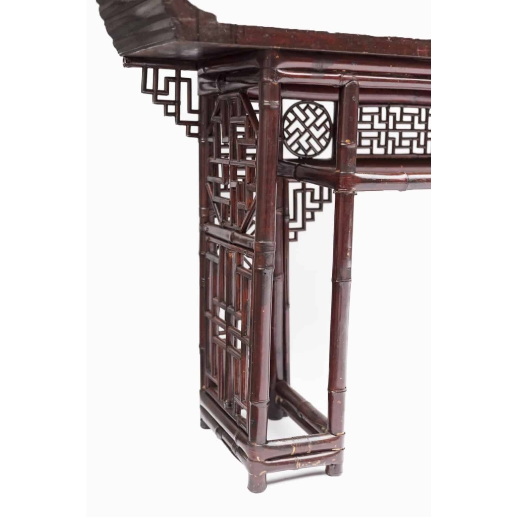 Grande console chinoise en bambou laqué rouge, fin XIXe siècle | Biron Grande console chinoise en bambou laqué rouge, fin XIXe siècle
