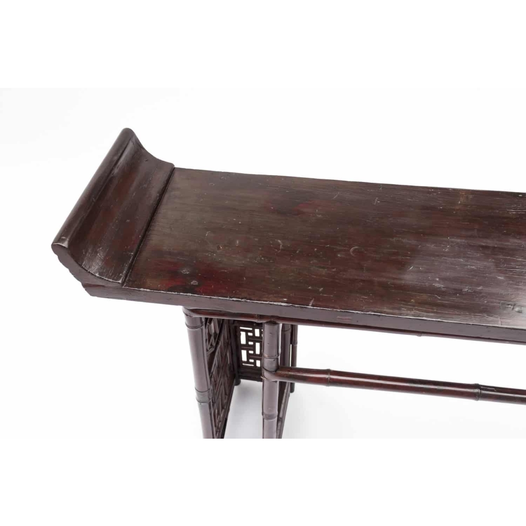 Grande console chinoise en bambou laqué rouge, fin XIXe siècle | Biron Grande console chinoise en bambou laqué rouge, fin XIXe siècle